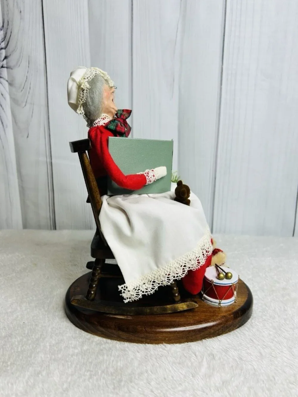 Byers Choice The Carolers Mrs. Claus Rocking Chair Wooden Base 1986 Vintage